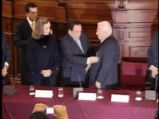 Germán Kruger recibe Medalla de Honor del Congreso