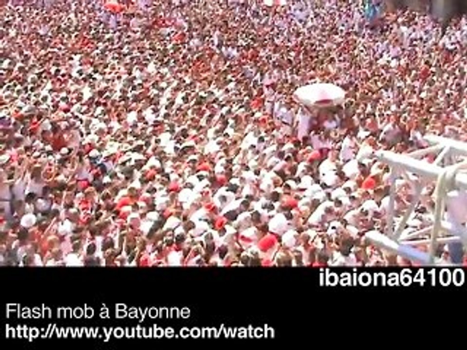 Catastrophes en Russie et au Pakistan, flash mob à Bayonne