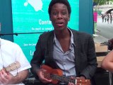 A Paris Plages, le ukulélé