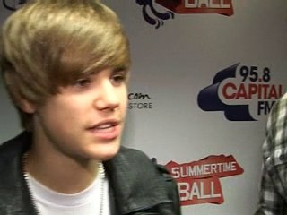 Justin Bieber writes his autobiography