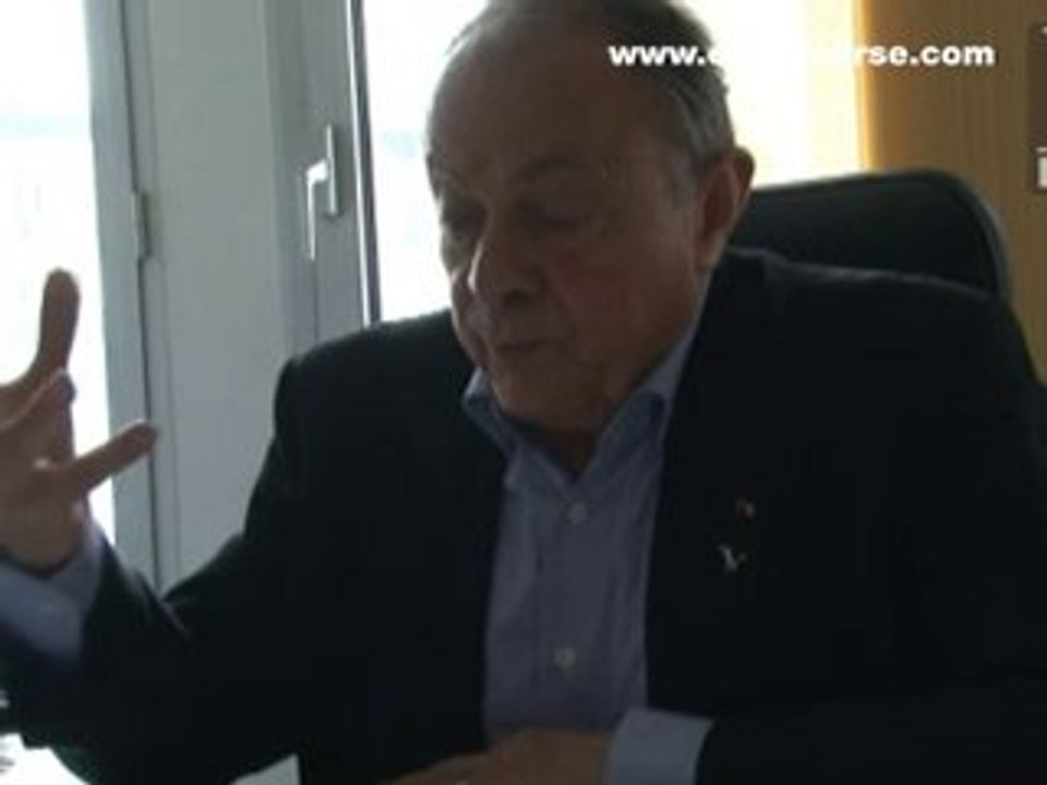 Rocard soutient le nucléaire français