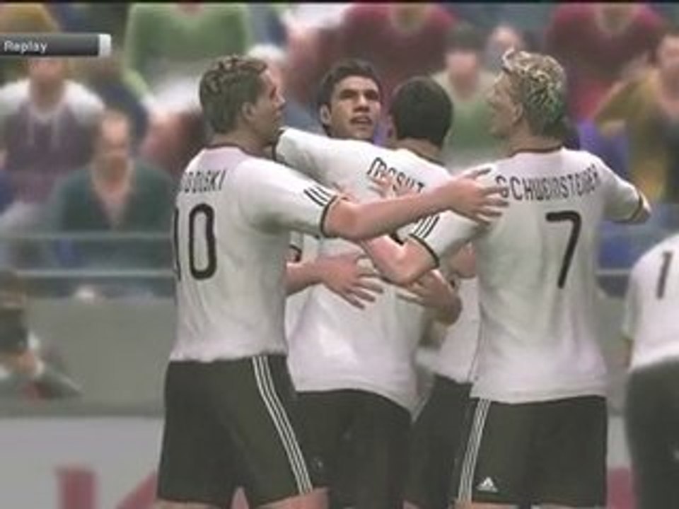 PES 2011 - Gameplay Preview HD