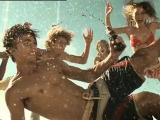 Coca Cola Reklam Uçuran Şişe