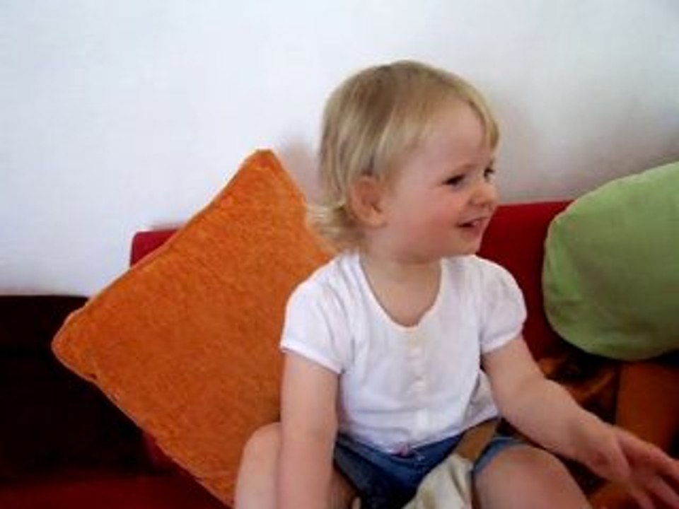 Marion chante " Coccinelle, demoiselle"