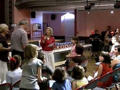 Le Cateau: traditionnelle remise de dictionnaires aux CM2