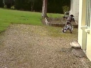 BRIAN EN VELO LE MERCREDI 24 MARS 2010 CHEZ SA MAMIE