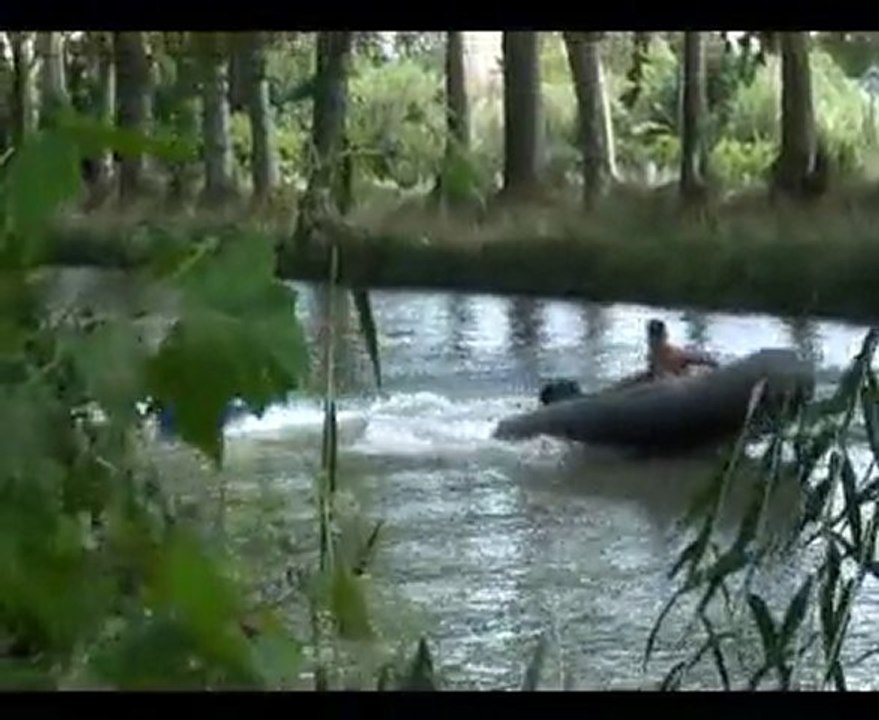 BOUEE TIREE PAR UN ZODIAC