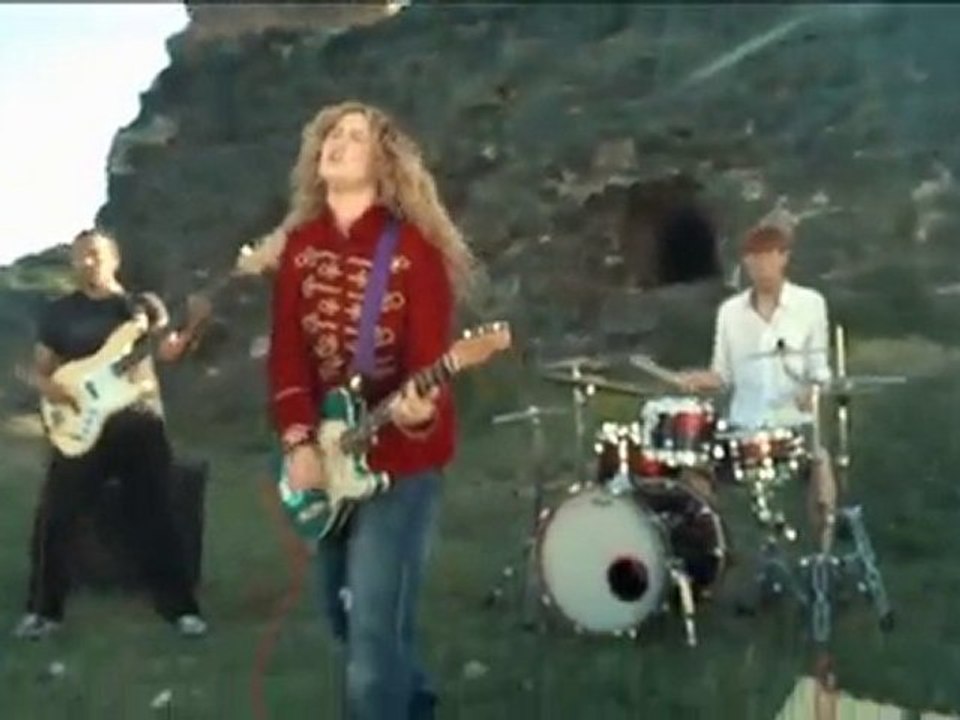 Ece Dorsay - Kırmızı Karanlık