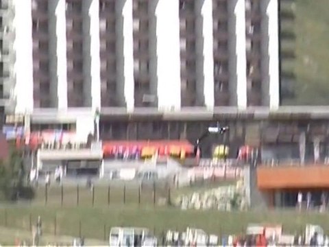 Des plongeurs de l'extrême s'entraînent à Tignes