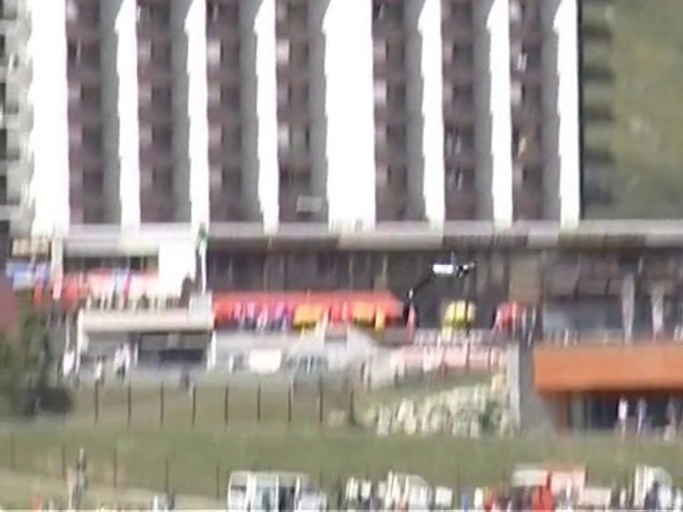 Des plongeurs de l'extrême s'entraînent à Tignes