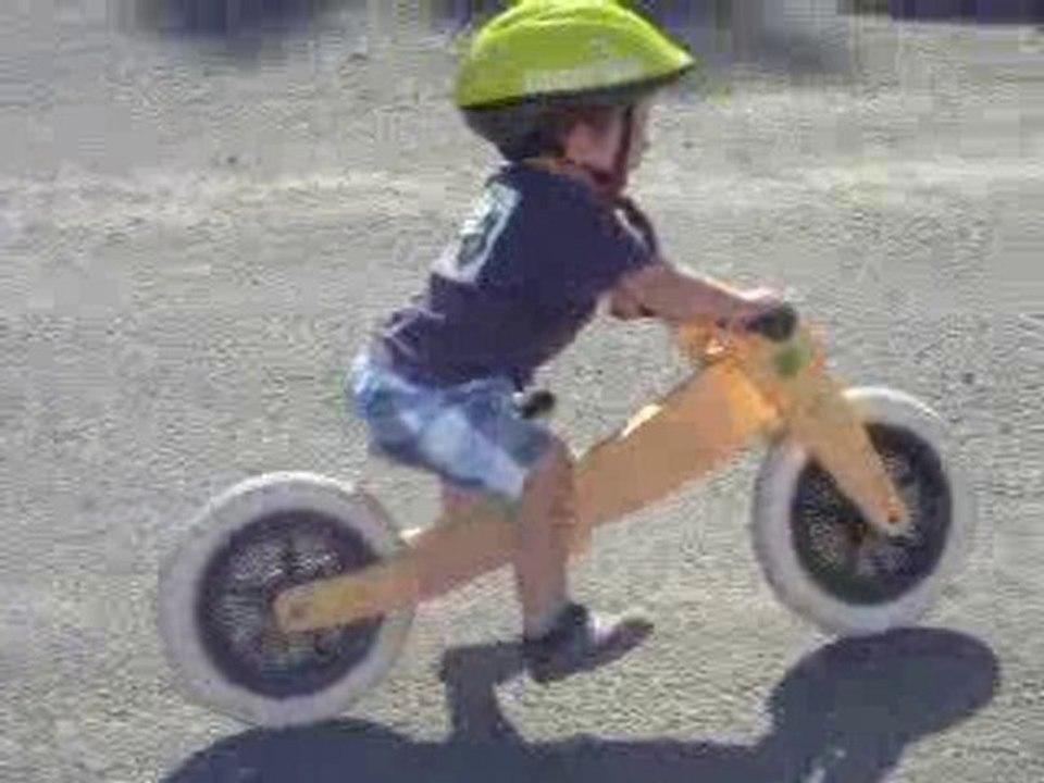 Mon fils sur son vélo