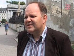 "Przeniesienie krzyża wyglądało jak medialny spektakl"