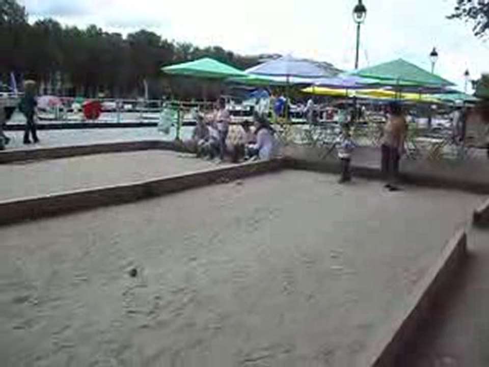 YEO JOUE AUX BOULES