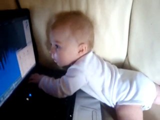 Renan danse sur du jazz...petit dédicace a Papy Maurice