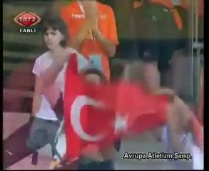 Nevin Yanit Türk bayrağını Barcelonada dalgalandrdı Marşımız