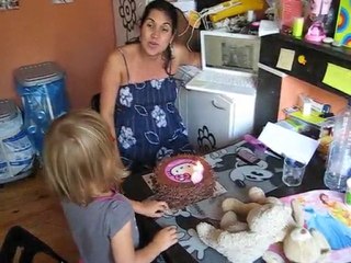 Cantando cumpleanos con los abuelos