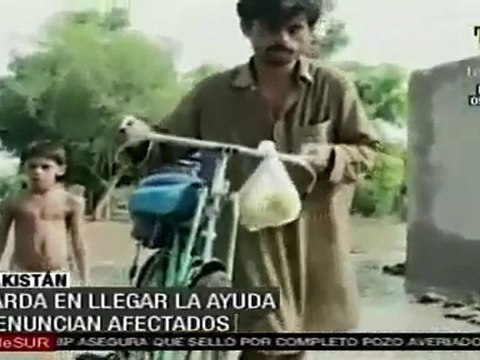 Damnificados reclaman retraso en entrega de ayuda en Pakist