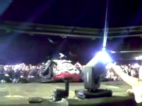 Pink tombe se casse la gueule