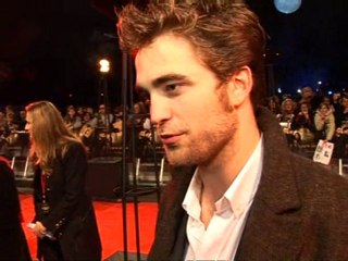 Robert Pattinson performs acoustic song