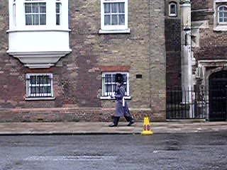 y doit s'faire chier quand même...