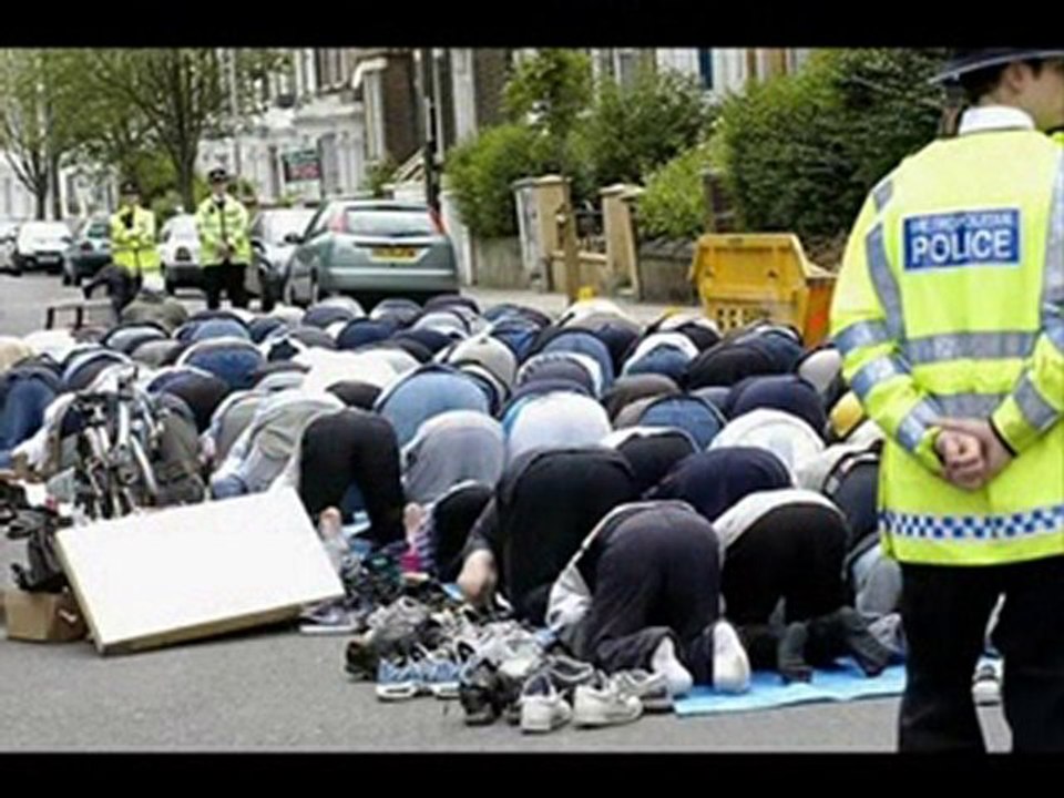Her Yerde Namaz (www.hikayearsivi.net)
