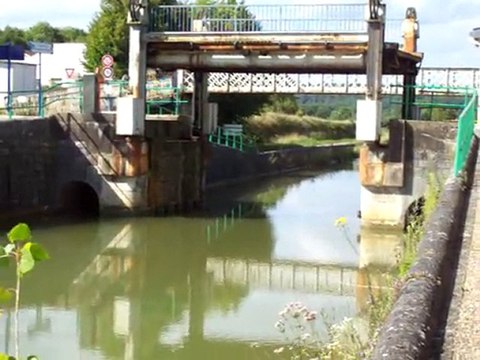 LE PONT LEVANT DE LUZY SUR MARNE