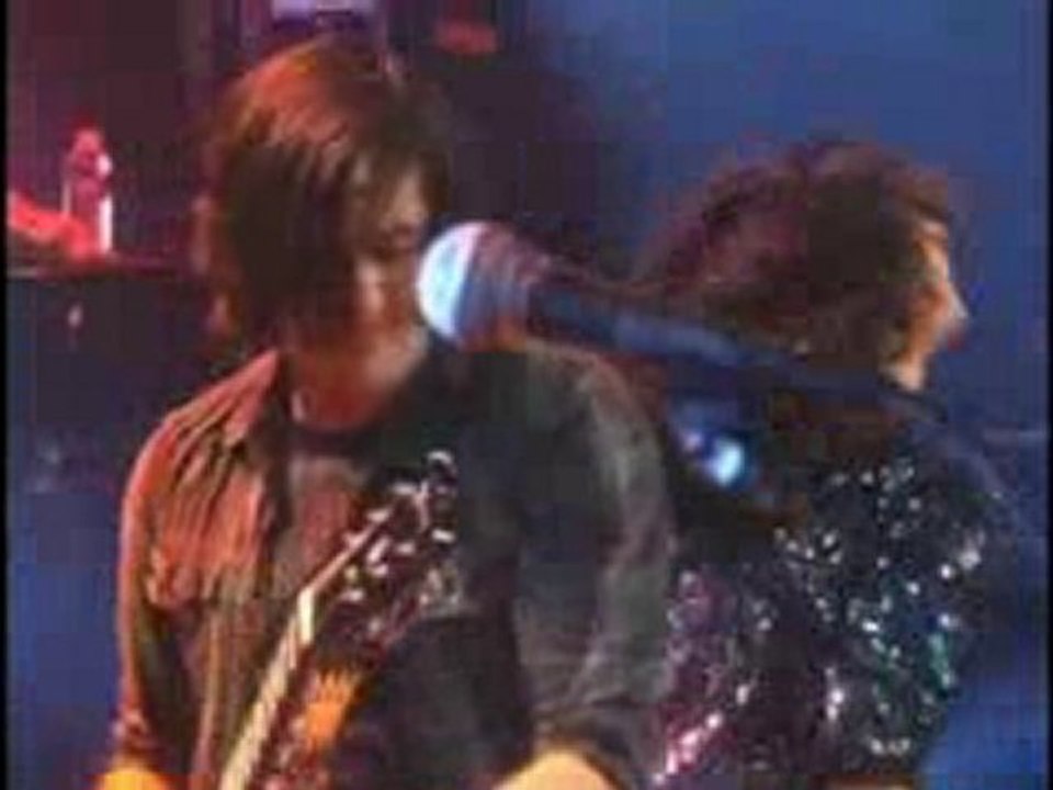 Selena Gomez Kiss and Tell life