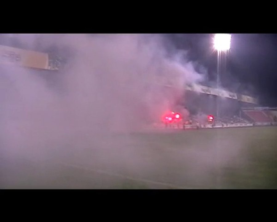 2010-2011 Sezonu Açılış Kar. Yanıyoruz Tezahuratı