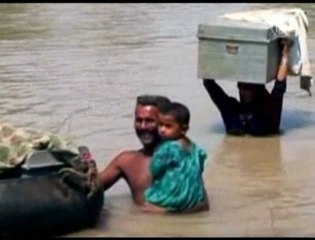 Flood Victims Seek Higher Ground in Pakistan