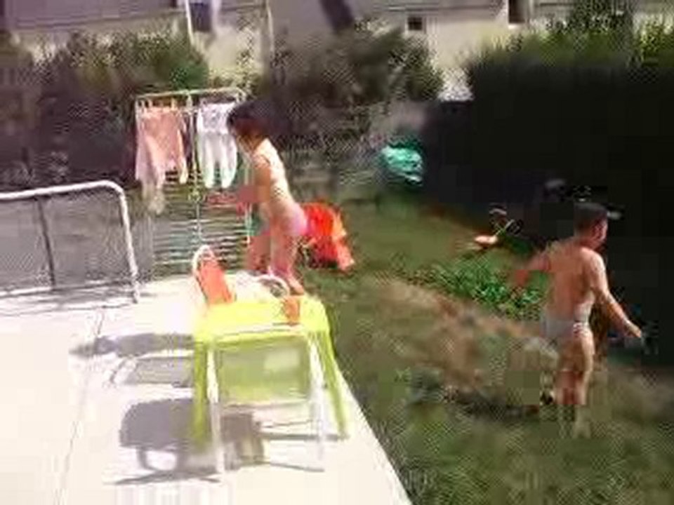 Erwan et Gwenaelle dans le jardin