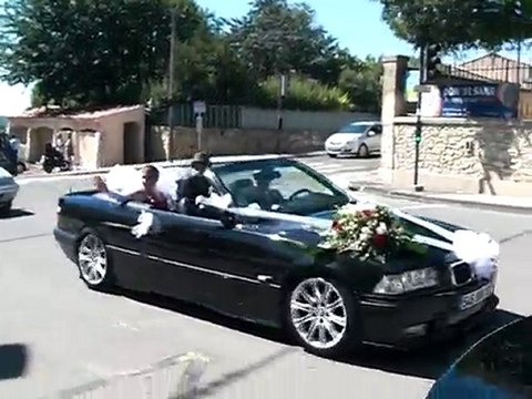 arrivée des mariés devant la mairie