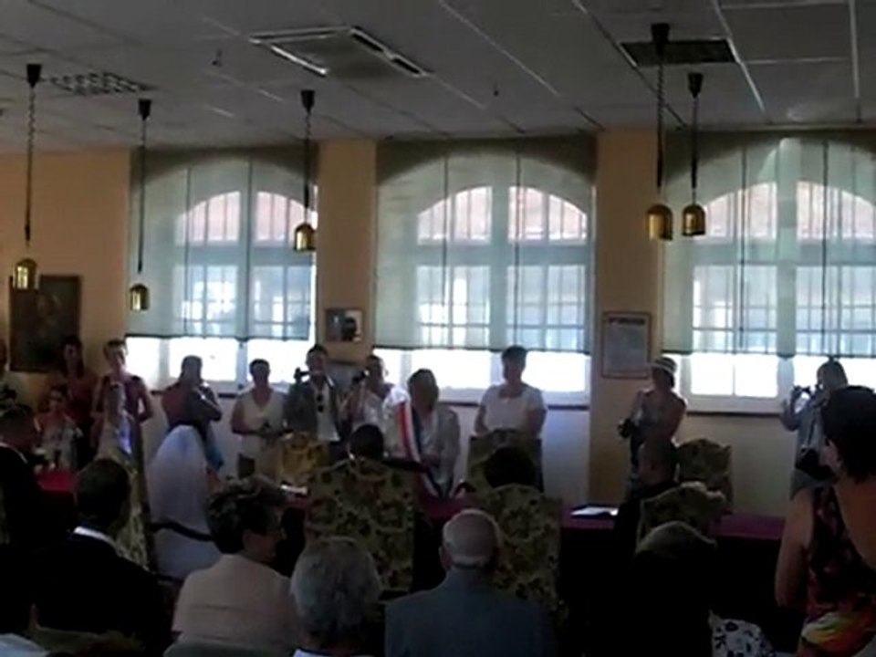 les mariés a la mairie de lancon de provence