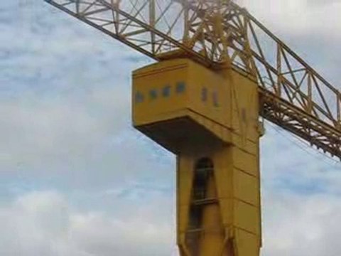 Nantes : Grue Titan jaune