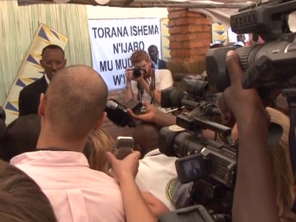 Rwanda's president Kagame casts his vote