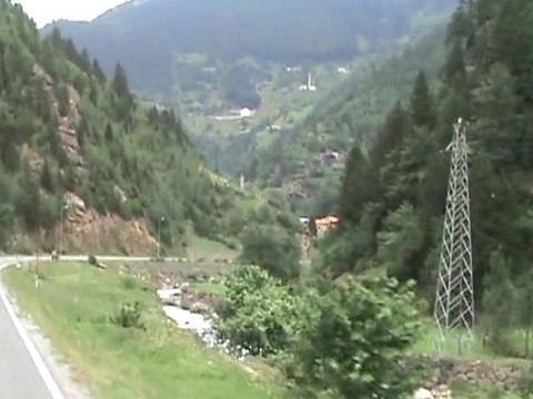 Uzungöl Balıklıgöl Arası Solaklı Vadisi Ve Çayı