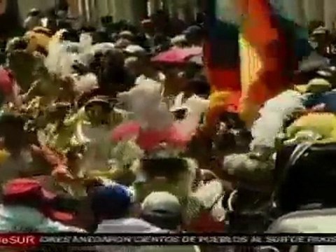 Música y danza bolivianas inundan calles de Quito