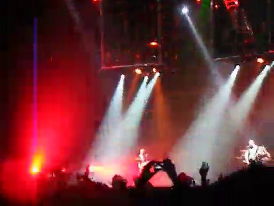 Muse - New Born (live Lyon 22/11/09)