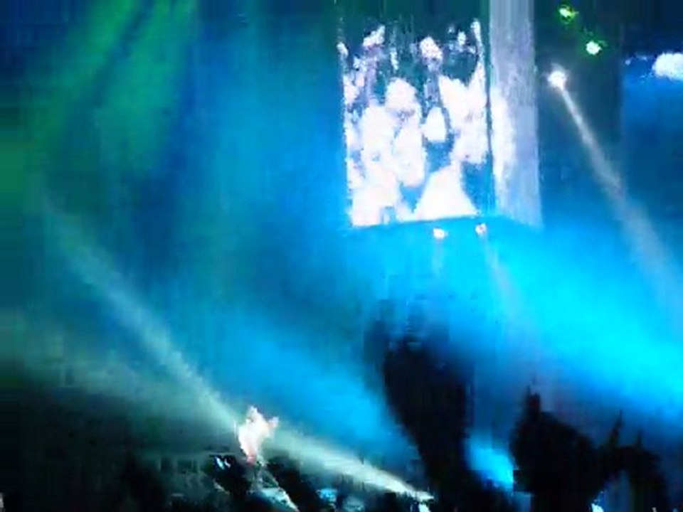 Muse - Time Is Running Out (live Lyon 22/11/09)