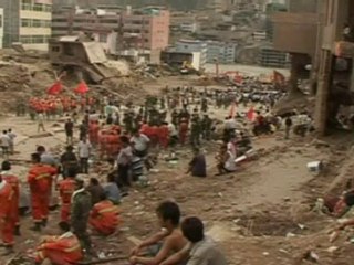 Mudslide kills hundreds in China