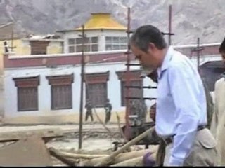 Foreigners stranded by India floods