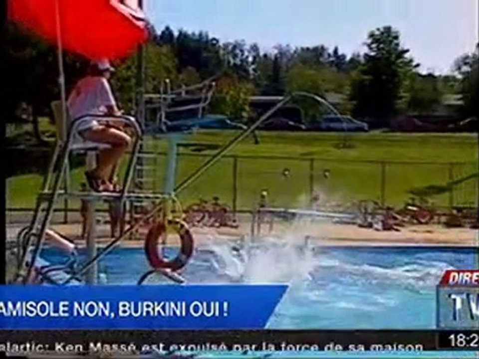 Une femme a été forcée d'enlever sa camisole