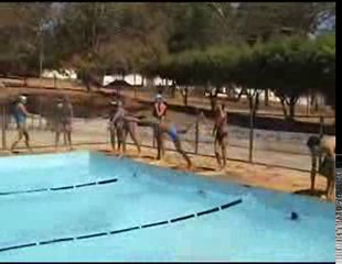 Pulando Sobre o elástico