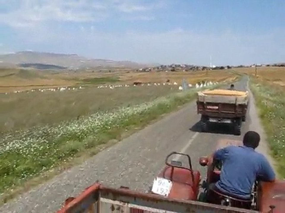 Mezarlıktan gelirken İshaklı Köyü Bayat Çorum