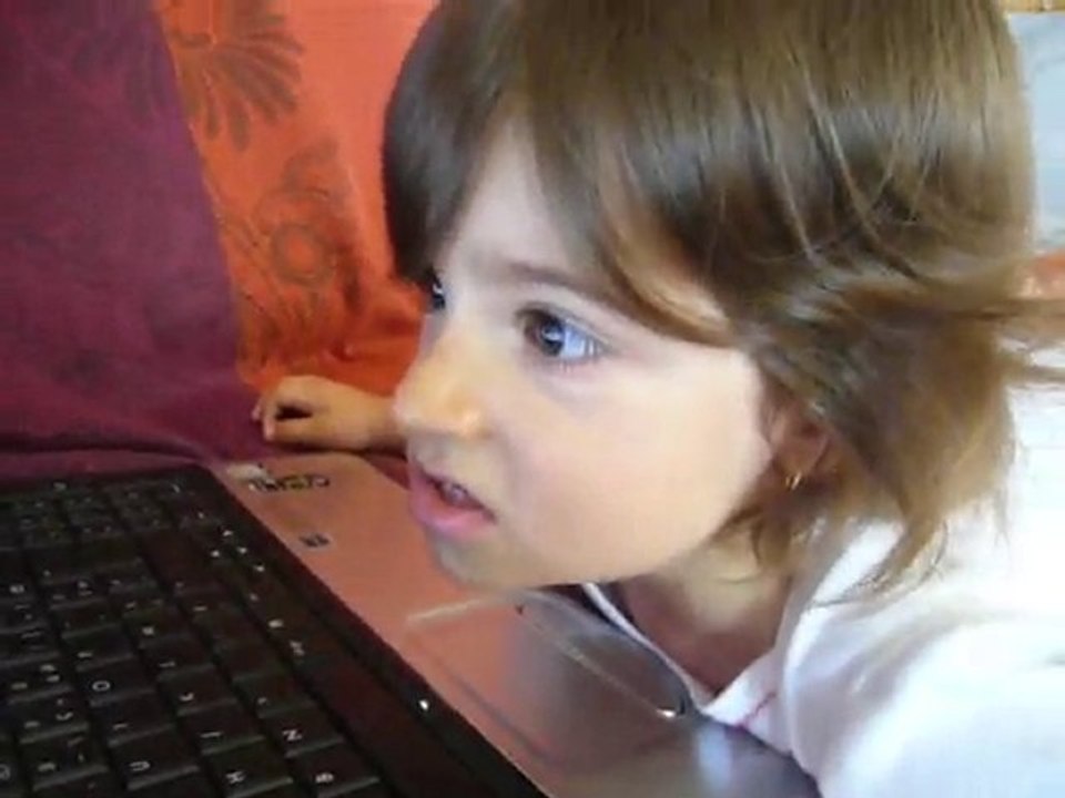 Maylis regarde Inès ;-)