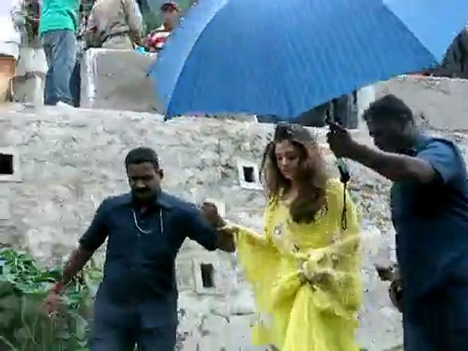 Aishwarya Rai Bachchan - On The Sets of Action Replayy-2010