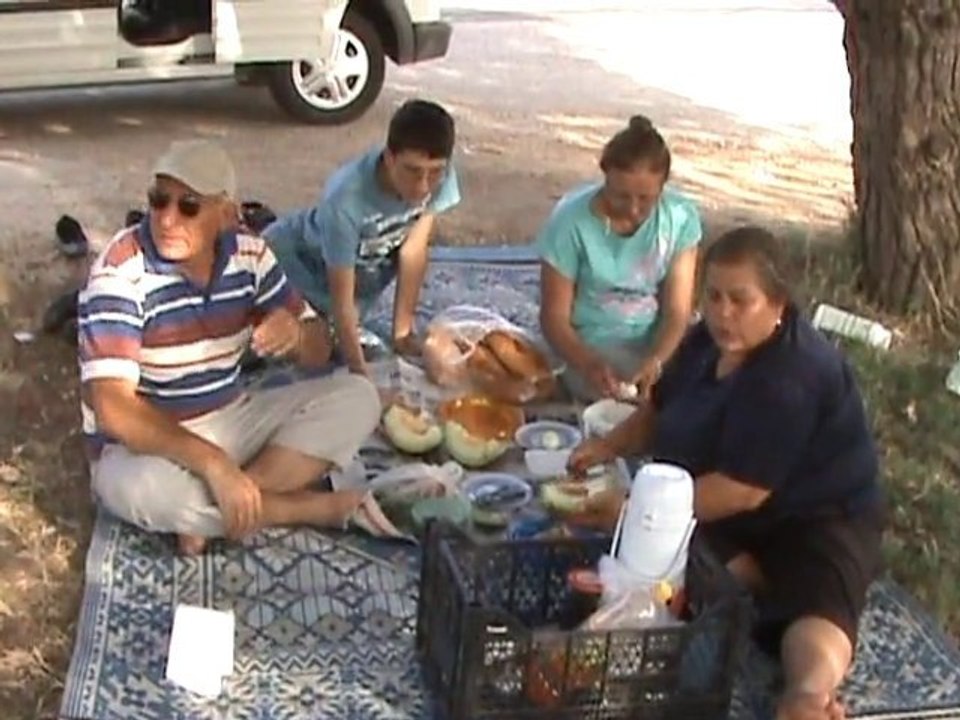 Çivril Yolunda Yemek Molası