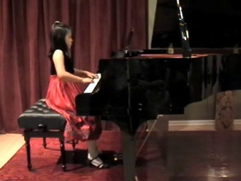 Autumn Tan plays Bach G Major Minuet