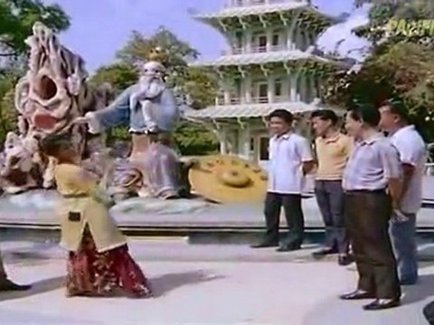 TUJHKO RAKHE RAM TUJHKO ALLAH RAKHE : AANKHEN 1968
