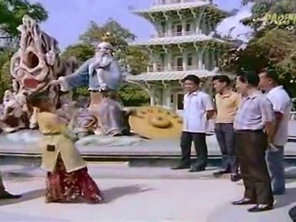 TUJHKO RAKHE RAM TUJHKO ALLAH RAKHE :  AANKHEN 1968