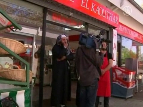 Лишать гражданства преступников будут во Франции